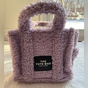 Marc Jacobs The Teddy Small Tote Bag in Lilac faux shearling